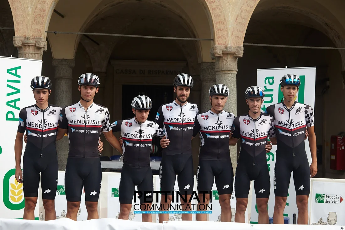 I corridori della Mendrisio alla presentazione delle squadre della Freccia dei Vini 2023